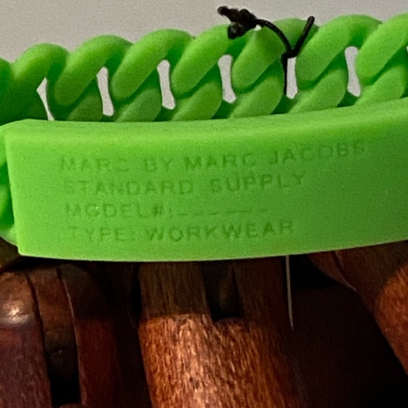 Marc Jacob’s Silicone Vibrant Green Braided Bracelet NWT - Picture 2 of 4
